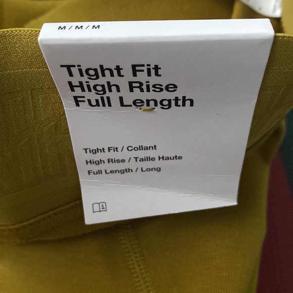 Nike Air
Women's High-Waisted Graphic Leggings - Picture 6 of 6